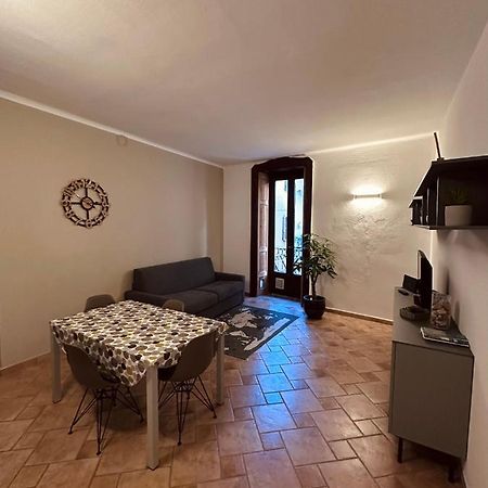 La Casa Del Corso Apartment Arona Luaran gambar