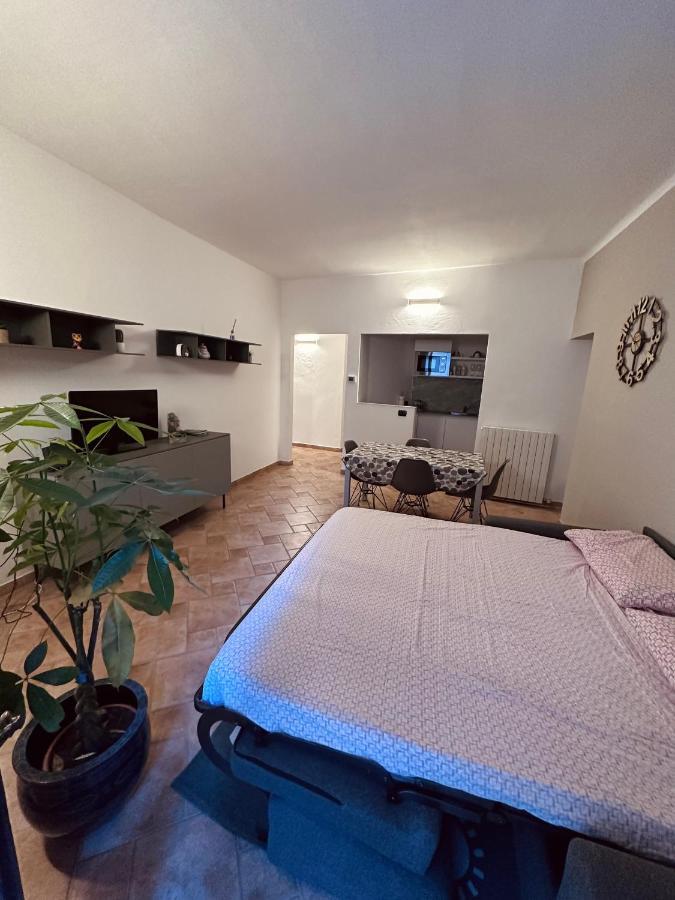 La Casa Del Corso Apartment Arona Luaran gambar