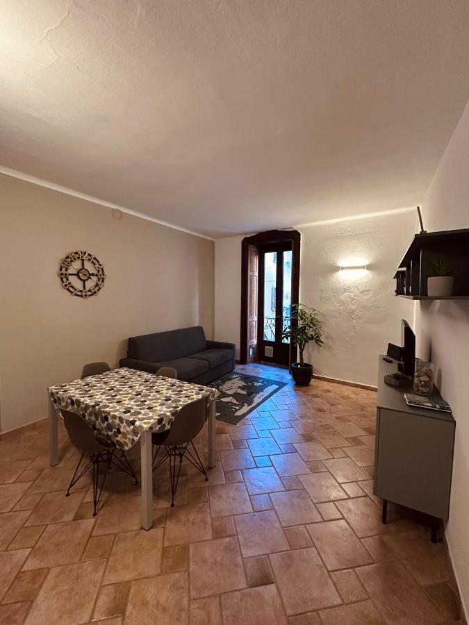La Casa Del Corso Apartment Arona Luaran gambar