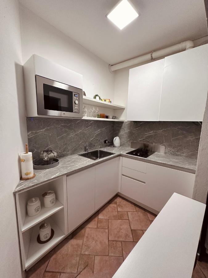 La Casa Del Corso Apartment Arona Luaran gambar