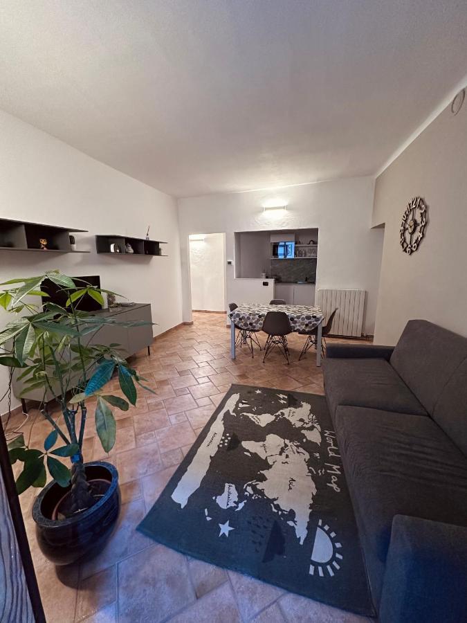 La Casa Del Corso Apartment Arona Luaran gambar