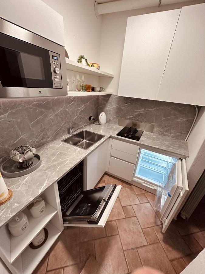 La Casa Del Corso Apartment Arona Luaran gambar